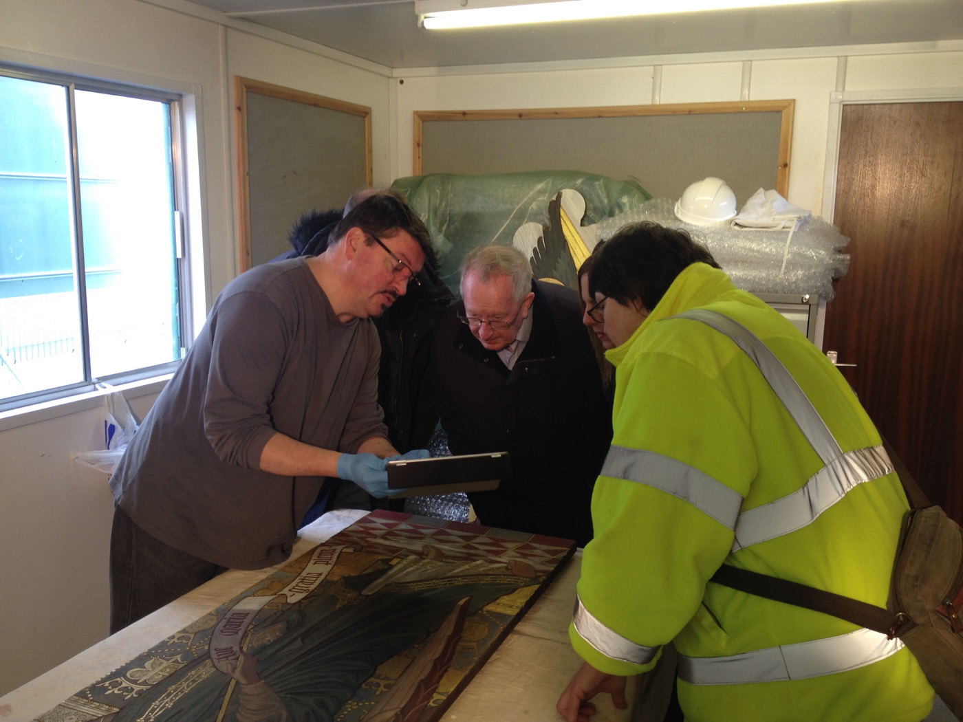 Silvano Cioci-Faux showing before and after photographs on a tablet to the workshop group