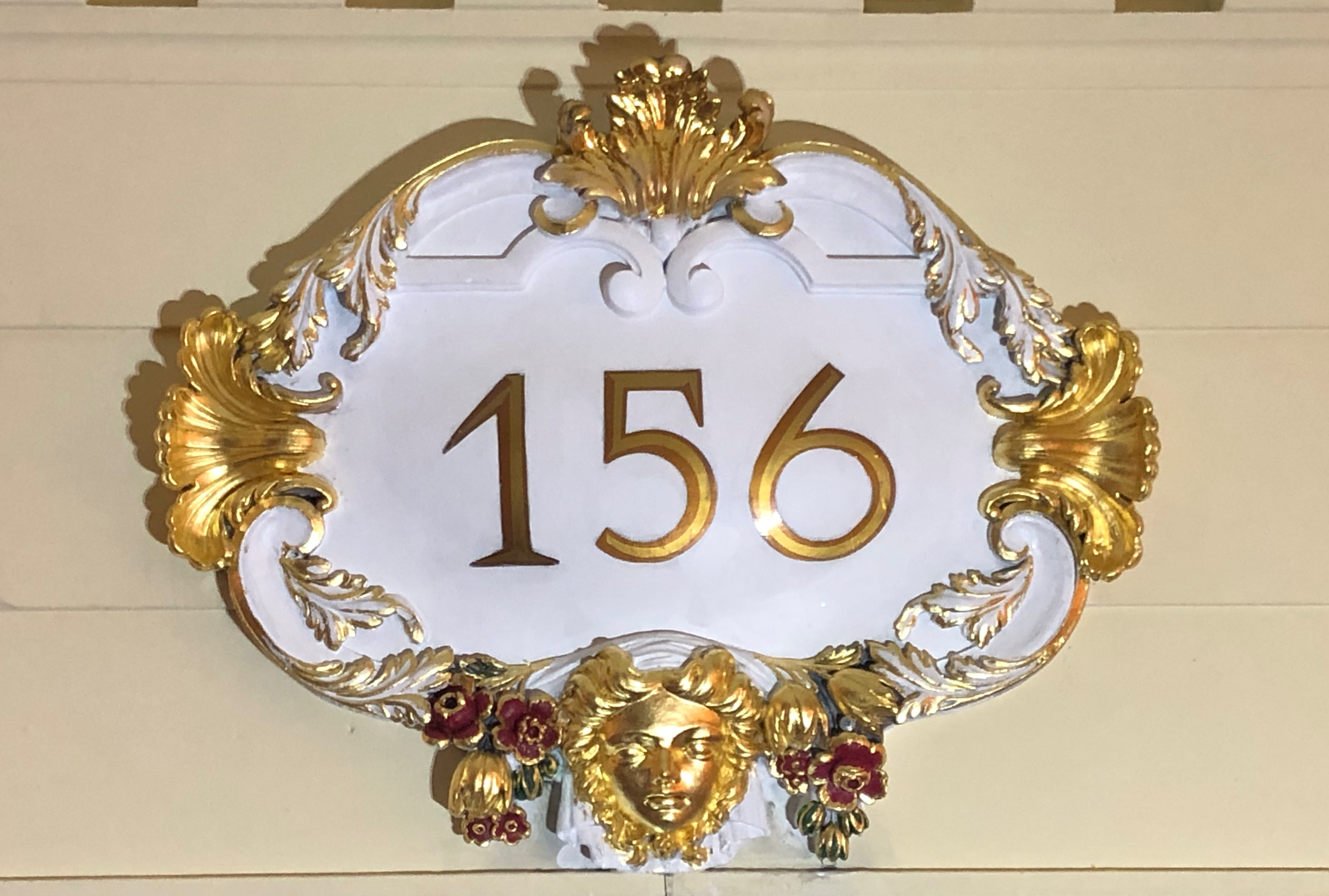 Number plaque gilding